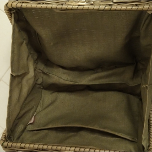 Wicker Purse with loose sight handle - Picture 3 of 4